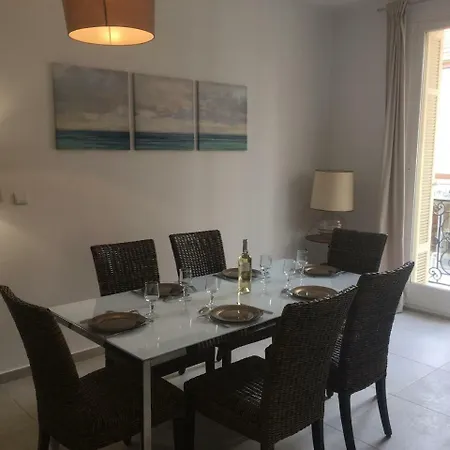 L'ambassador, Plein Centre, 50 Metres Des Plages Ξενοδοχείο με διαμερίσματα *