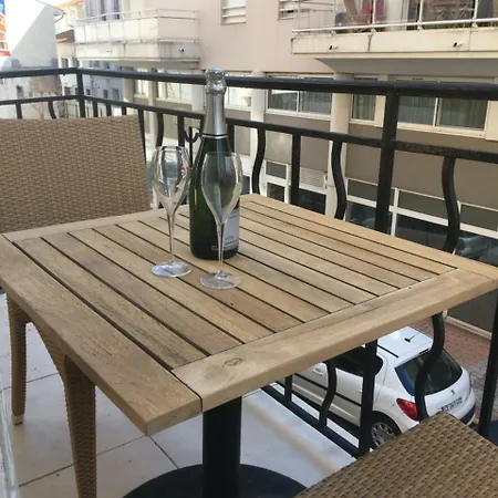 L'ambassador, Plein Centre, 50 Metres Des Plages Saint-Raphaël